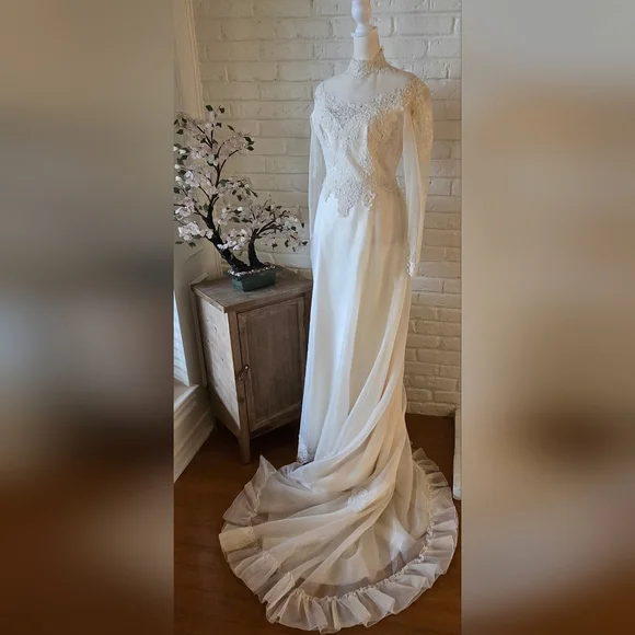 VTG 1950s High Neck Lace + Pearl Wedding Gown, Train, Princess Grace, 4 is available for purchase on au PAY Market - Imported Goods Online Store Co.Ltd. | au PAY Market - Online Shopping Site VTG 1950s High Neck Lace + Pearl Wedding Gown, Train, Princess Grace, 4 is available for purchase on au PAY Market - Imported Goods Online Store Co.Ltd. | au PAY Market - Online Shopping Site